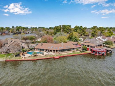 waterfront homes for sale in Lake Conroe